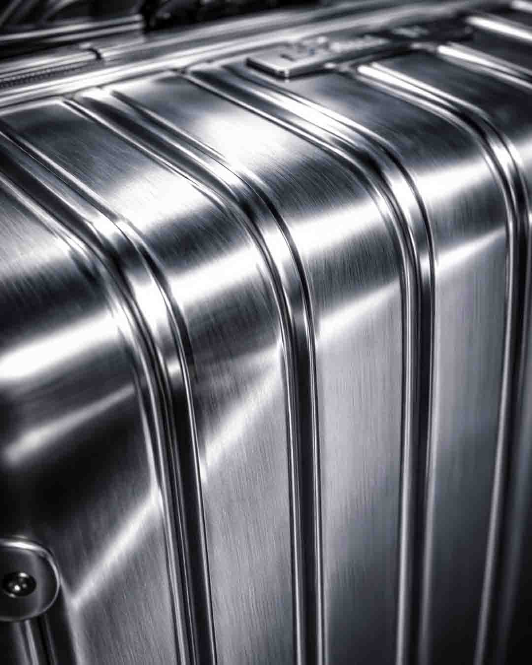 Close image of a Riomowa suitcase 